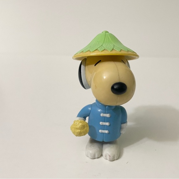 Vintage Snoopy World Tour Taiwan Figure Toy - Picture 10 of 10